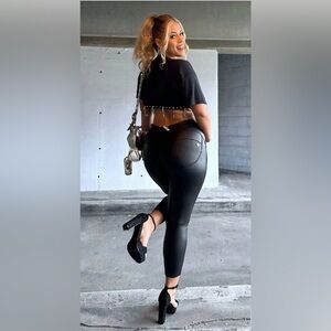 Freddy WRUP Curvy Faux Leather - High Waisted - Ankle
Length Pant